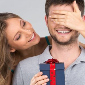 Что подарить мужчине на День рождения : ТОП Популярных подарков 2022