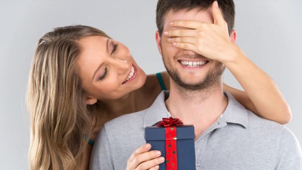 Что подарить мужчине на День рождения : ТОП Популярных подарков 2022